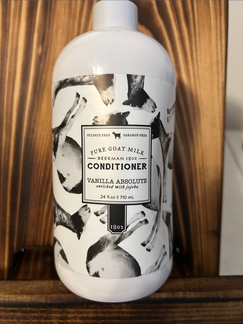 Beekman 1802 White and Black Pure Goat Milk Conditioner